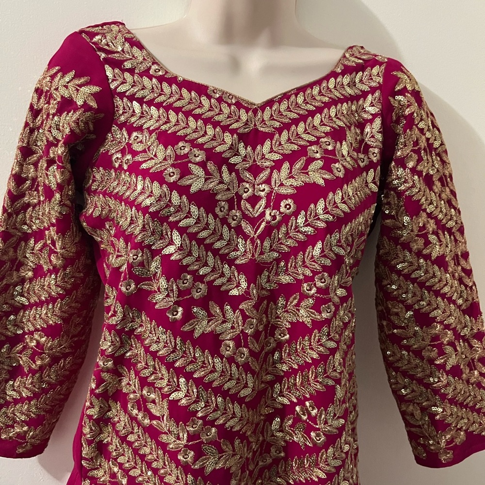 Elegant magenta and gold palazzo suit - Picture 4 of 9